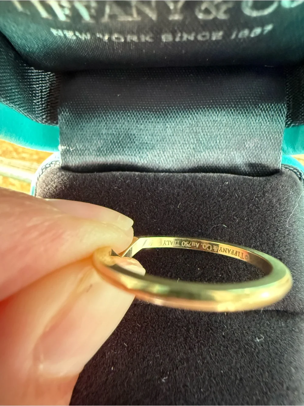 Tiffany V band (2 available)